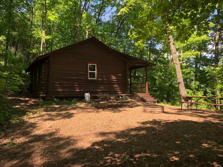 Glacier Hills Rustic Lakefront Cabins